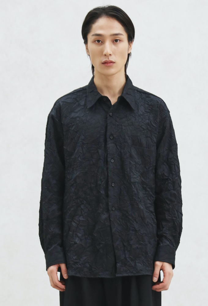 Irregular wrinkled shirt (BLACK)